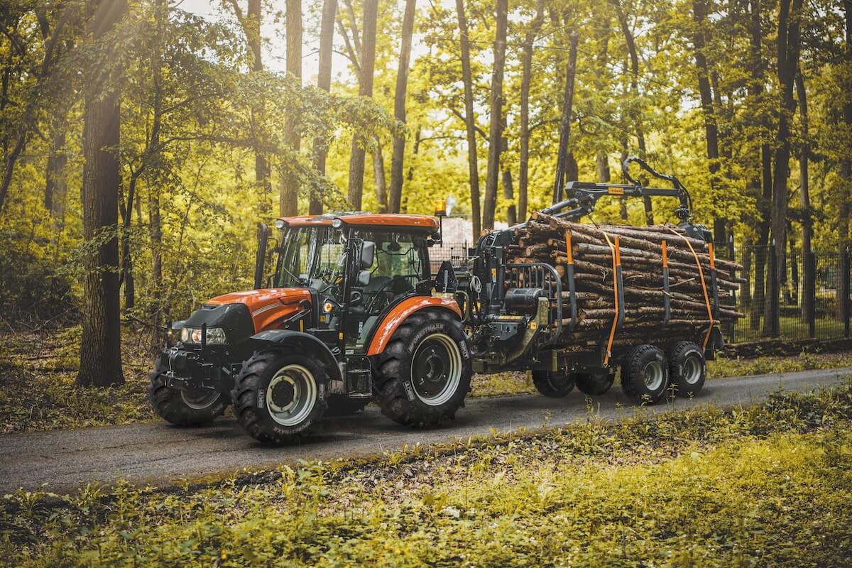 FORESTMAX è il nuovo pneumatico per trattori di BKT, sviluppato per le applicazioni forestali, ma impiegabile in agricoltura